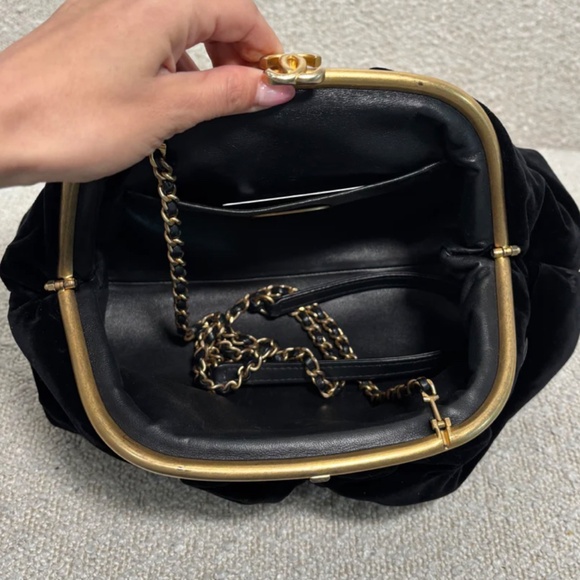 Authentic Pre-Owned Chanel CC Chain Dome Frame Clutch Embellishment Velvet - Picture 6 of 15